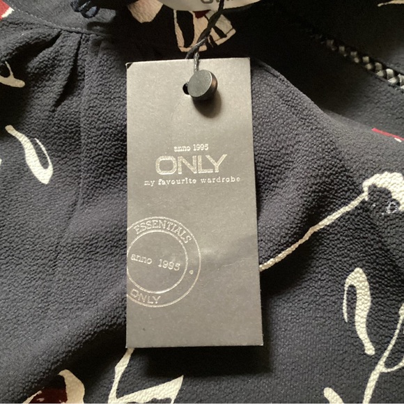 NWT Only ‘Mallory’ Long Sleeved Floral Print Blouse, Size 2 - Picture 6 of 10